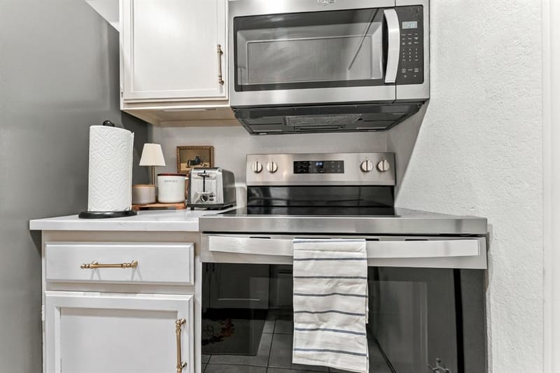 831 Valleybrooke Drive, Arlington TX 76001 - Photo 12