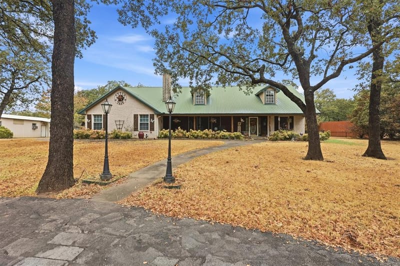 211 Private Road 4931, Springtown TX 76082 - Photo 2