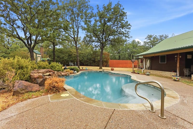 211 Private Road 4931, Springtown TX 76082 - Photo 5
