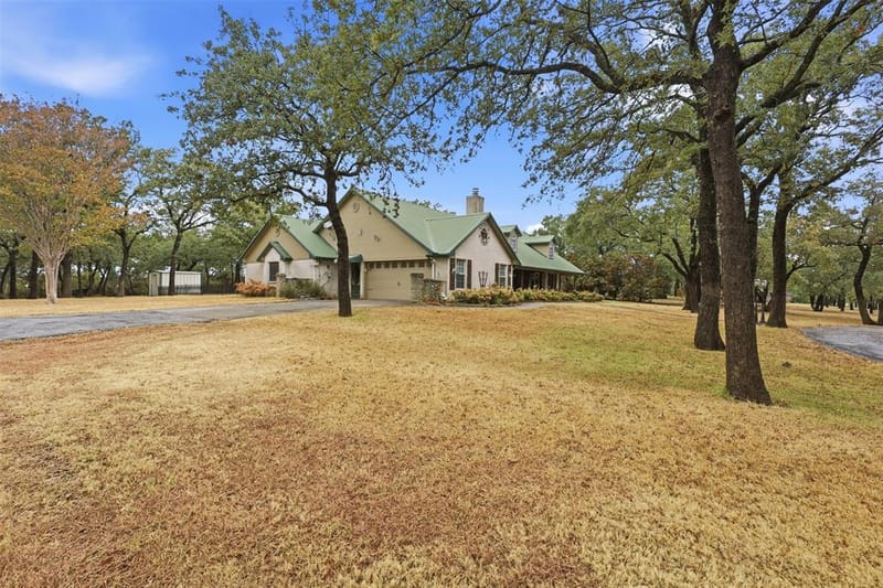 211 Private Road 4931, Springtown TX 76082 - Photo 9