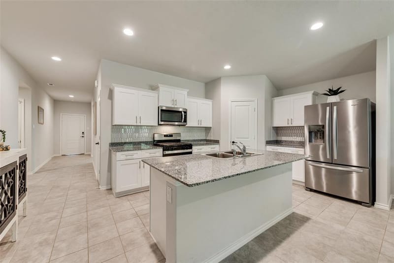 540 Bronze Circle E, Springtown TX 76082 - Photo 7