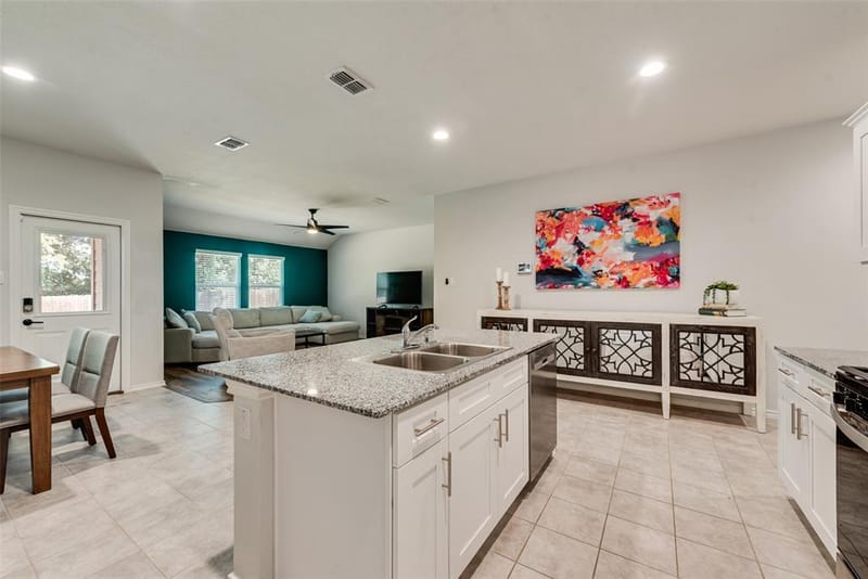 540 Bronze Circle E, Springtown TX 76082 - Photo 10