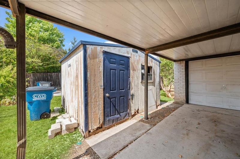 1206 Oakbluff Drive, Lancaster TX 75146 - Photo 23