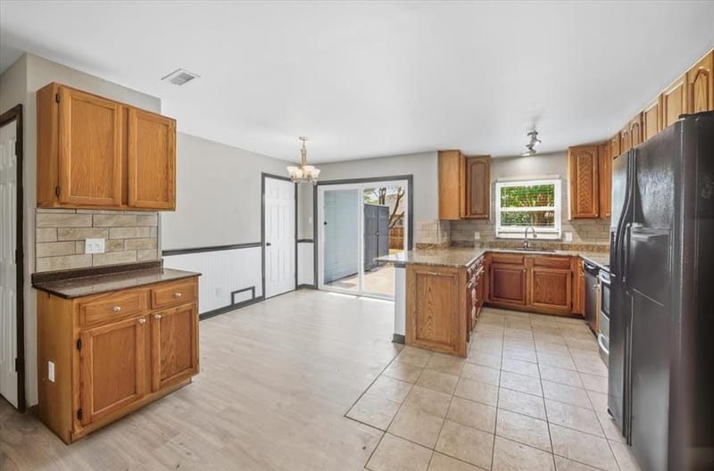 1206 Oakbluff Drive, Lancaster TX 75146 - Photo 7