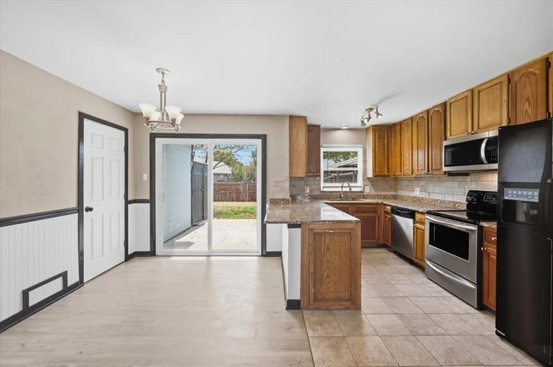 1206 Oakbluff Drive, Lancaster TX 75146 - Photo 8