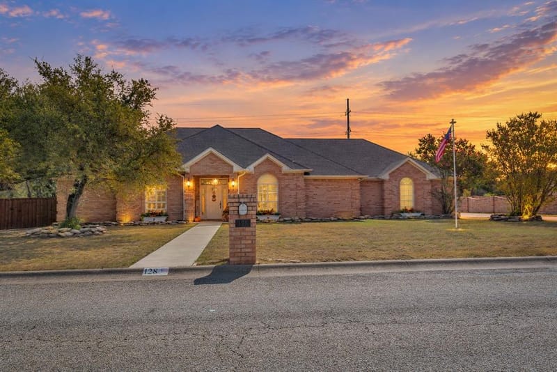 128 Lakeside Oaks Circle, Lakeside TX 76135