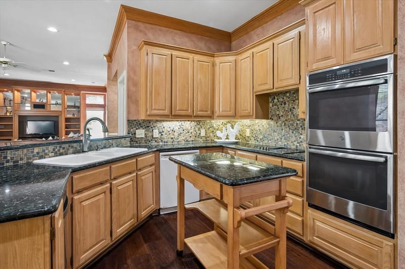 2204 Creekside Circle S, Irving TX 75063 - Photo 22