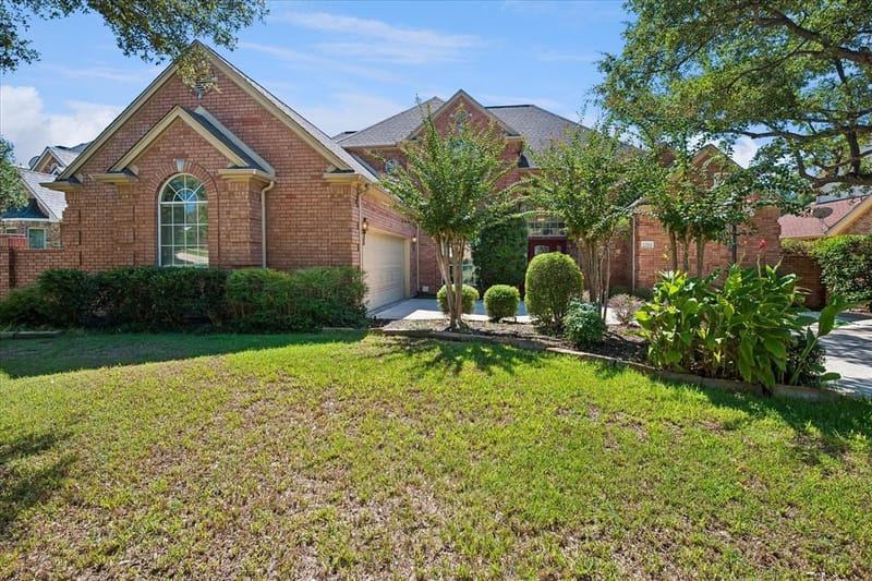 2204 Creekside Circle S, Irving TX 75063 - Photo 3
