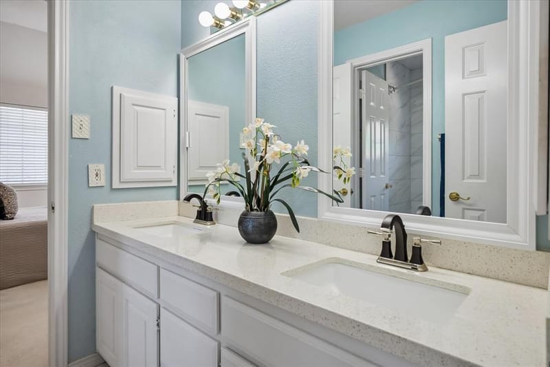 2204 Creekside Circle S, Irving TX 75063 - Photo 32