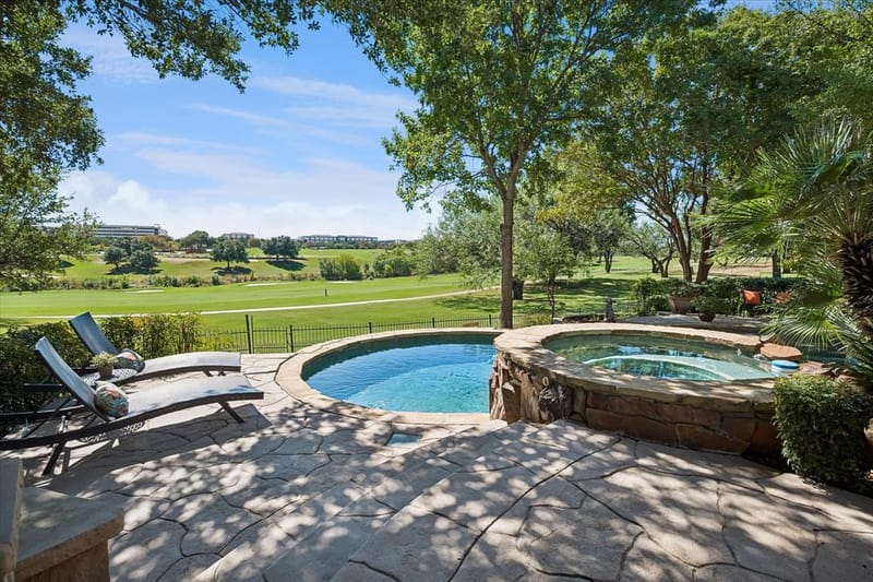 2204 Creekside Circle S, Irving TX 75063 - Photo 34