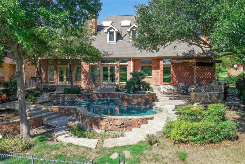 2204 Creekside Circle S, Irving TX 75063 - Photo 38