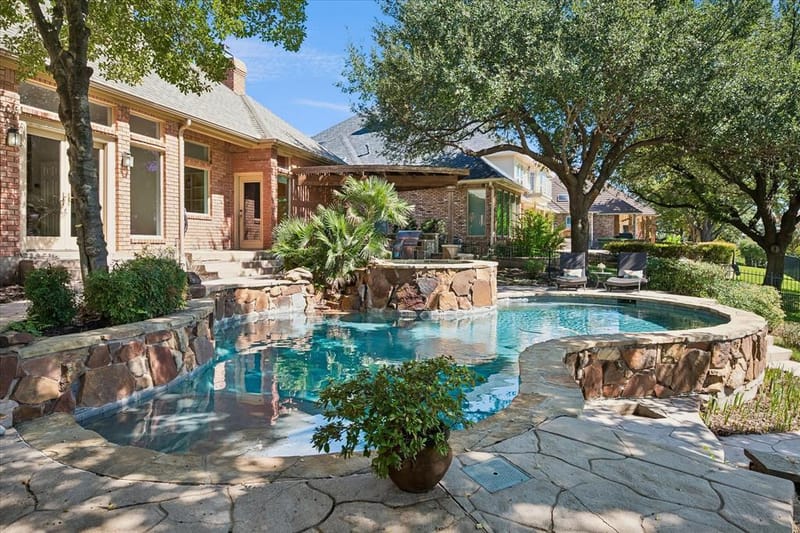 2204 Creekside Circle S, Irving TX 75063 - Photo 33