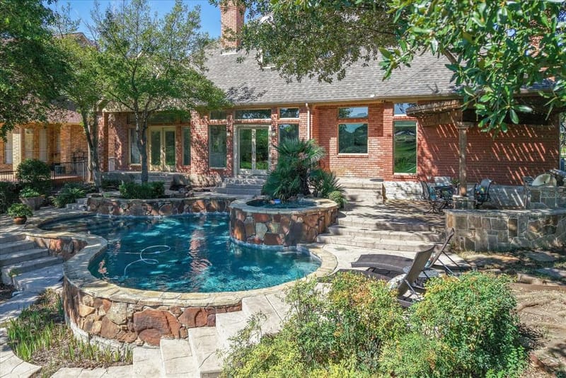 2204 Creekside Circle S, Irving TX 75063 - Photo 37