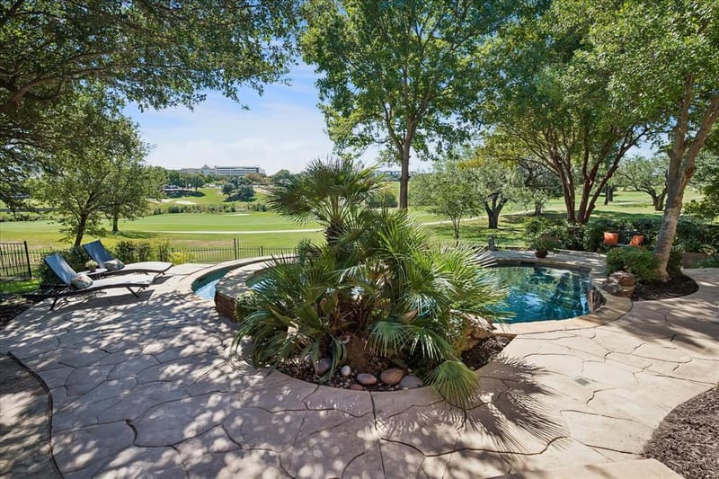 2204 Creekside Circle S, Irving TX 75063 - Photo 35