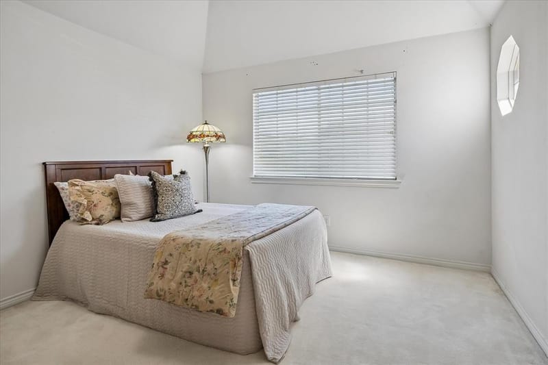 2204 Creekside Circle S, Irving TX 75063 - Photo 31