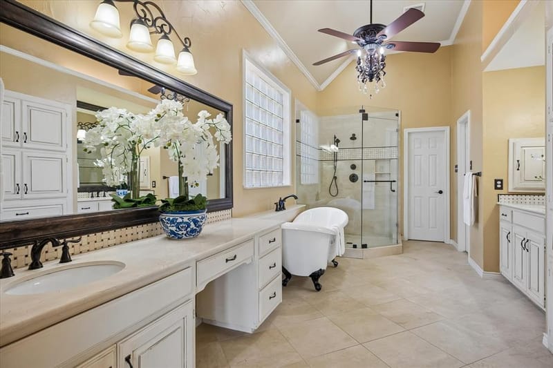2204 Creekside Circle S, Irving TX 75063 - Photo 25