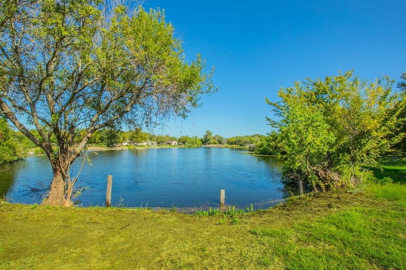 118 Spring Lake Drive, Lacy Lakeview TX 76705 - Photo 2