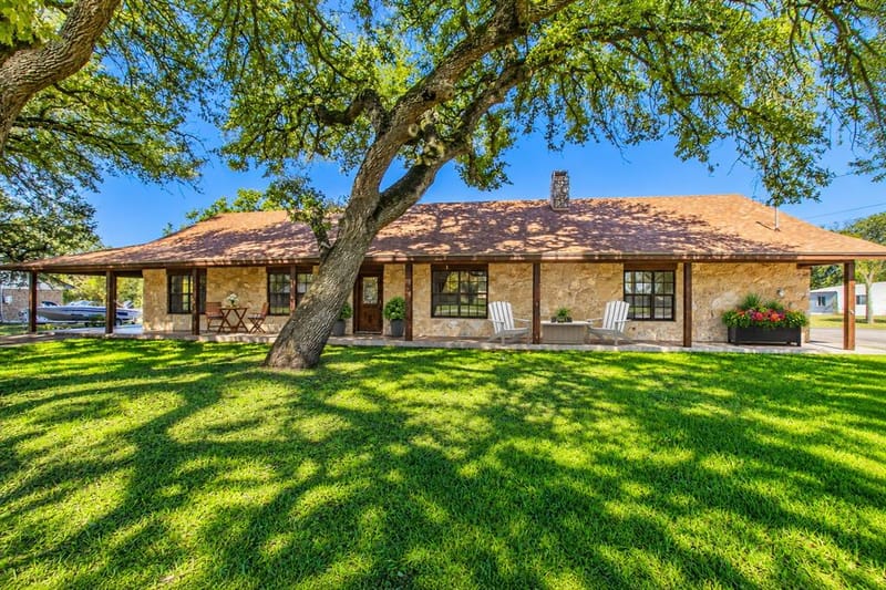 118 Spring Lake Drive, Lacy Lakeview TX 76705