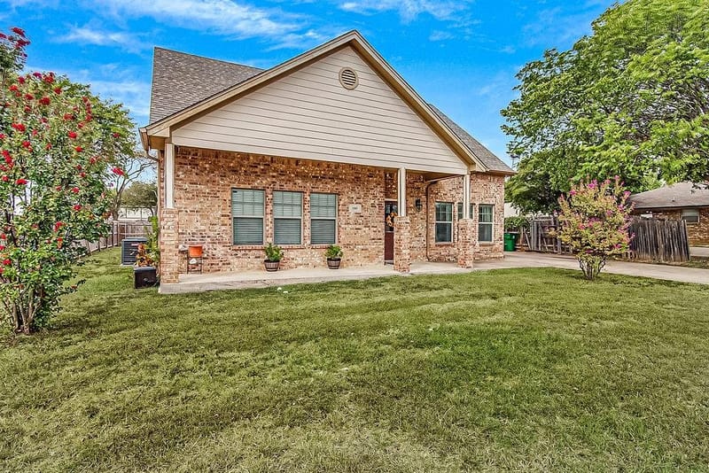 105 Water Lane, Crowley TX 76036 - Photo 2