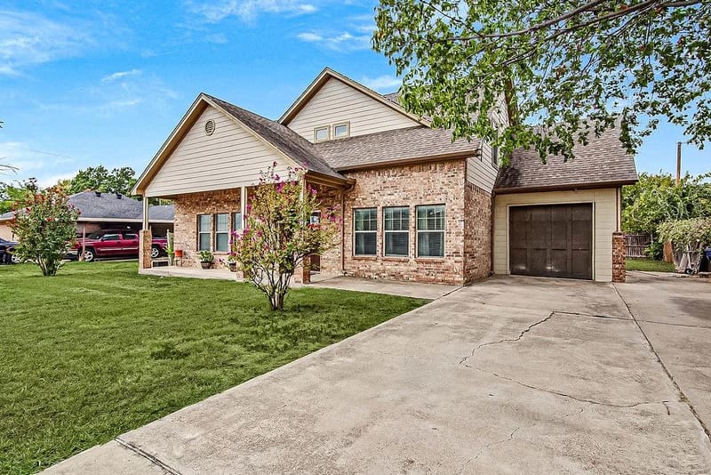 105 Water Lane, Crowley TX 76036 - Photo 3
