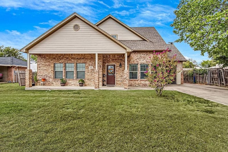 105 Water Lane, Crowley TX 76036