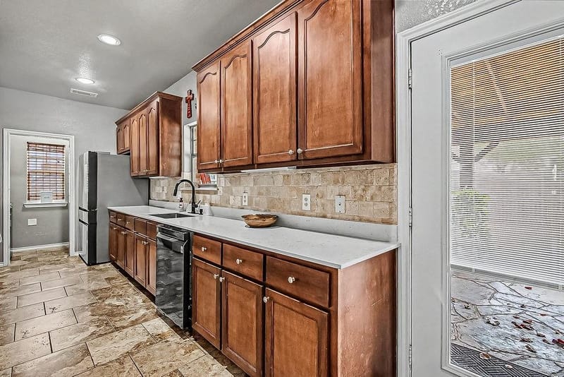 105 Water Lane, Crowley TX 76036 - Photo 8