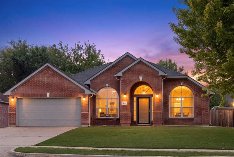 215 Longhorn Trail, Grand Prairie TX 75052