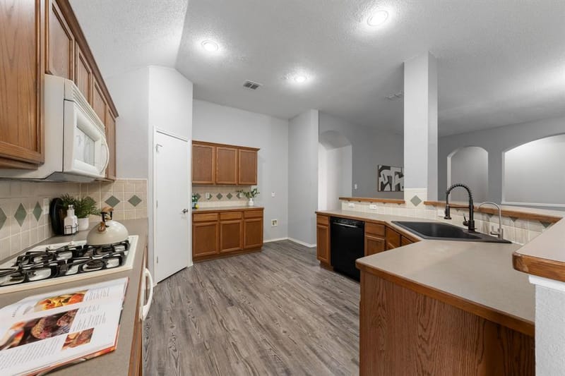215 Longhorn Trail, Grand Prairie TX 75052 - Photo 14