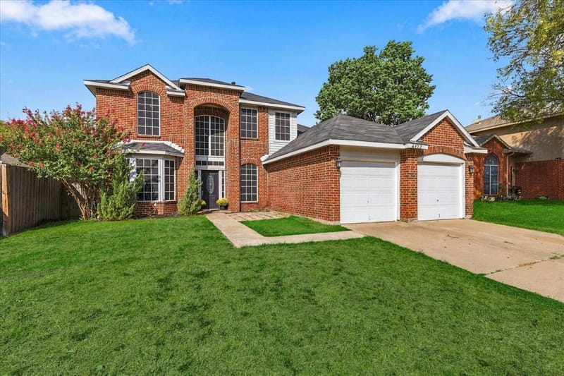 4323 Briar Hill Drive, Grand Prairie TX 75052 - Photo 3