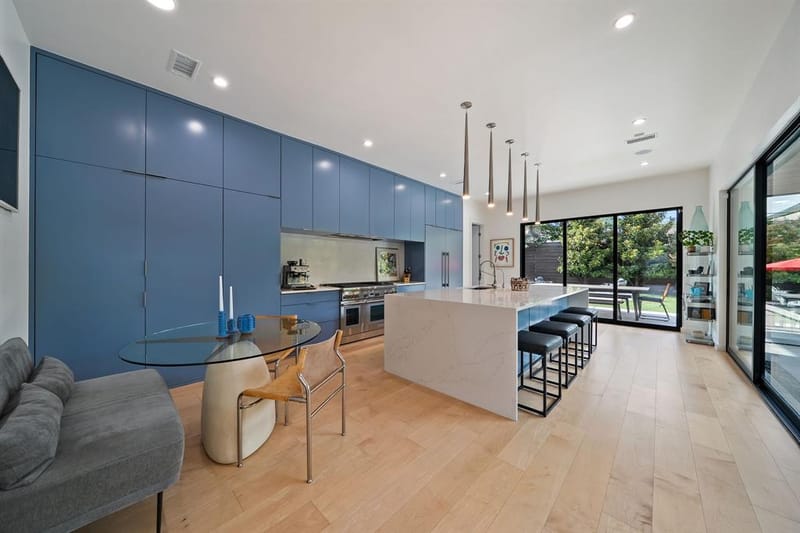 423 W Colorado Boulevard, Dallas TX 75208 - Photo 12