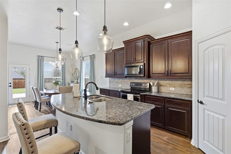 1152 Blue Sky Lane, Burleson TX 76058 - Photo 13