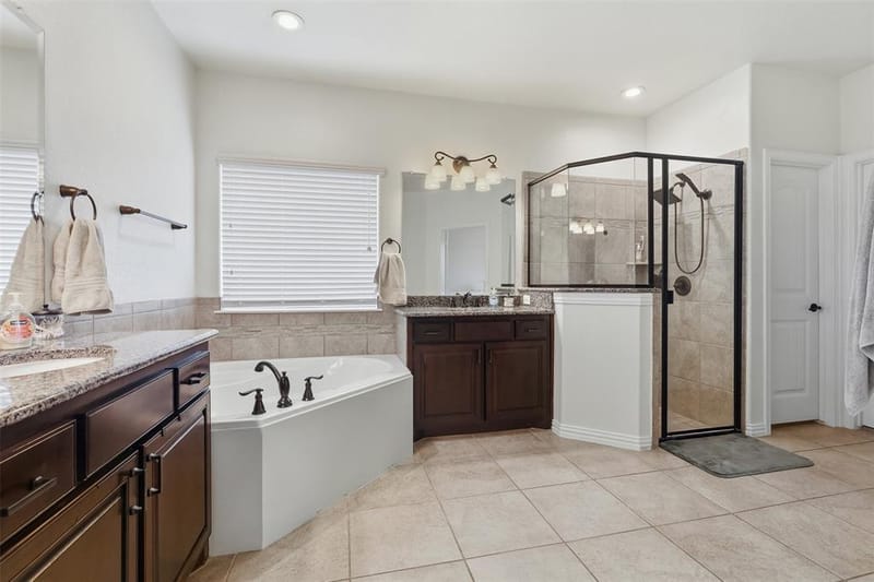 1152 Blue Sky Lane, Burleson TX 76058 - Photo 17