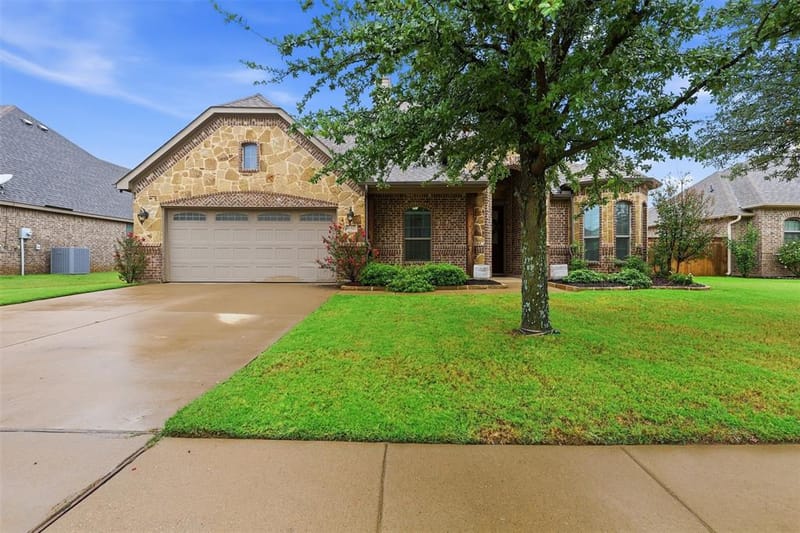 1152 Blue Sky Lane, Burleson TX 76058