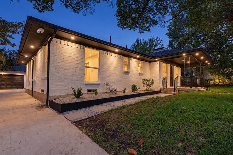 865 Peavy Road, Dallas TX 75218 - Photo 2