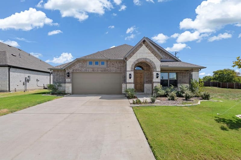 2452 Acacia Road, Cleburne TX 76033 - Photo 2