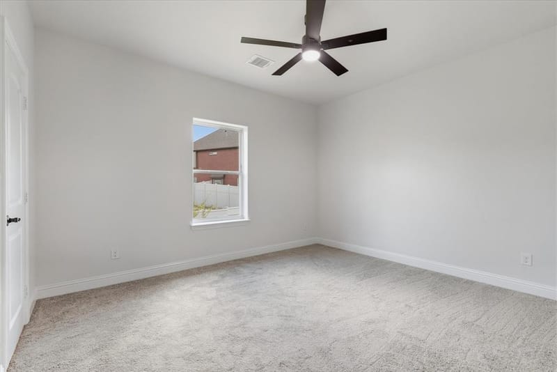 2600 Almanzor Avenue, Irving TX 75062 - Photo 32