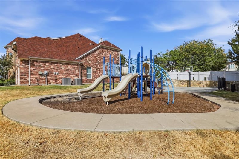 2600 Almanzor Avenue, Irving TX 75062 - Photo 39