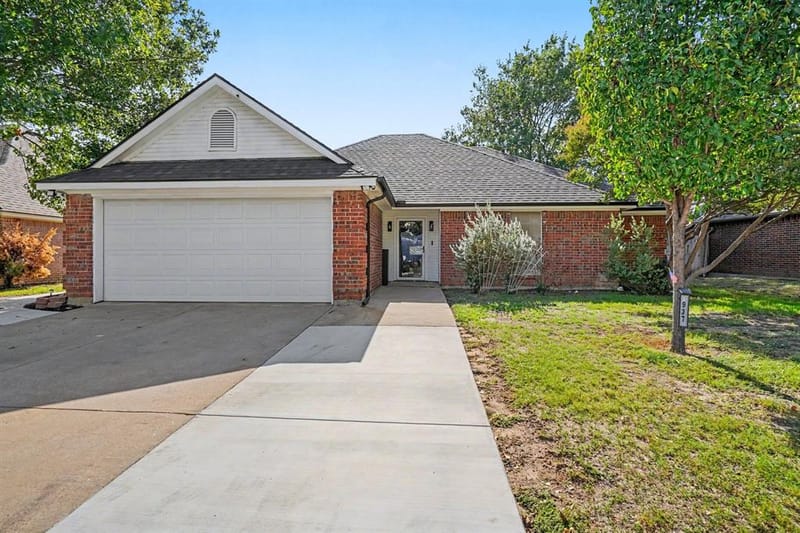937 Jessica Drive, Burleson TX 76028
