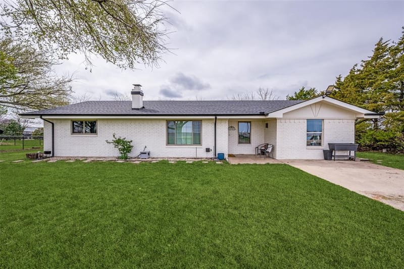 6482 County Road 321, Valley View TX 76272 - Photo 2