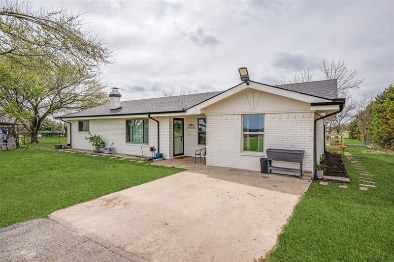 6482 County Road 321, Valley View TX 76272