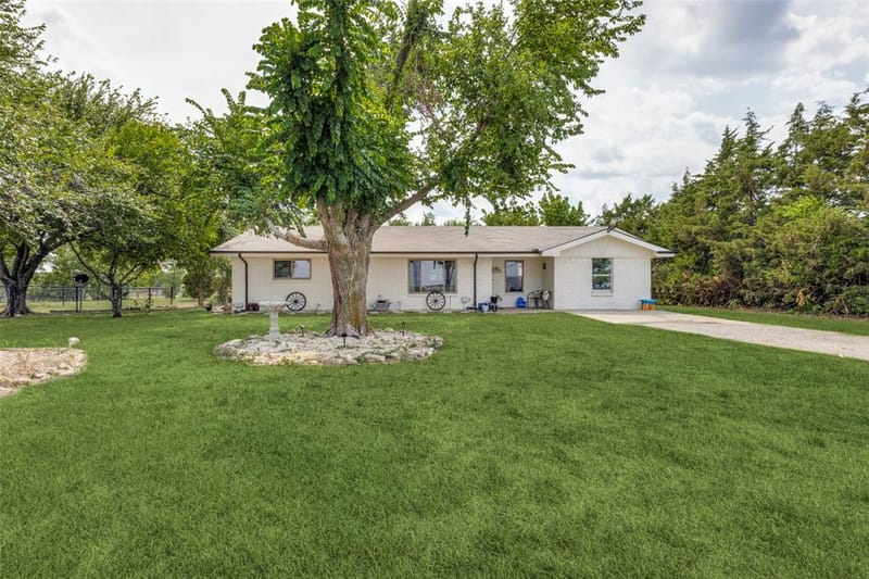 6482 County Road 321, Valley View TX 76272 - Photo 4