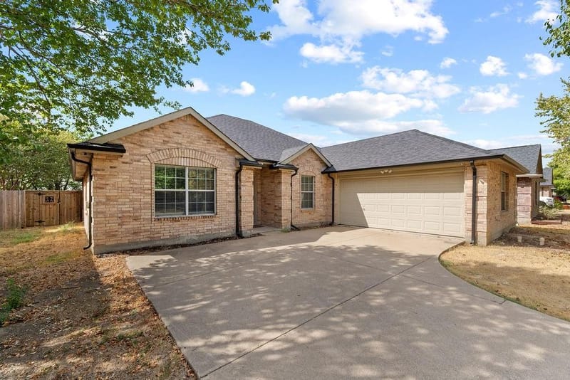 115 Autumn Trail, Red Oak TX 75154
