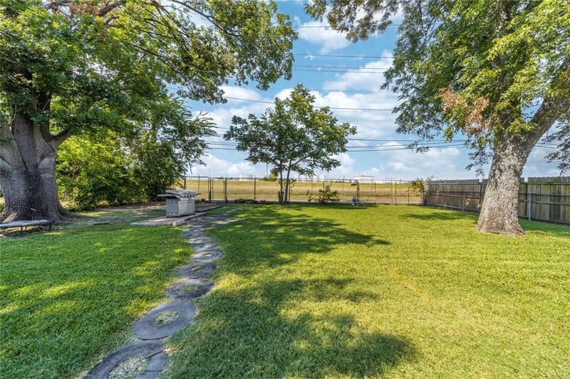 2413 Cardinal Lane, Garland TX 75042 - Photo 32