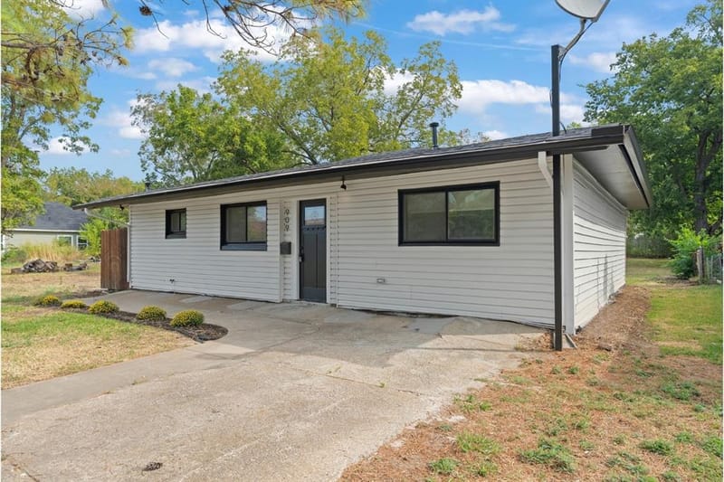 909 S Throckmorton Street, Sherman TX 75090 - Photo 23