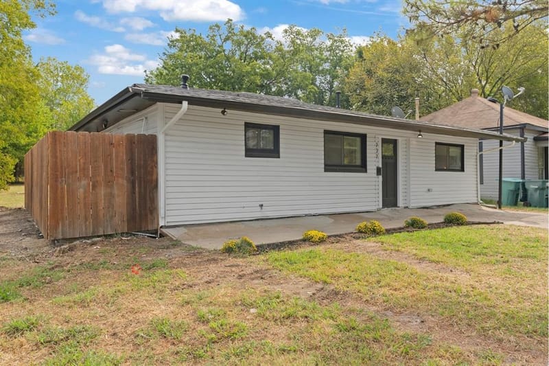 909 S Throckmorton Street, Sherman TX 75090 - Photo 22