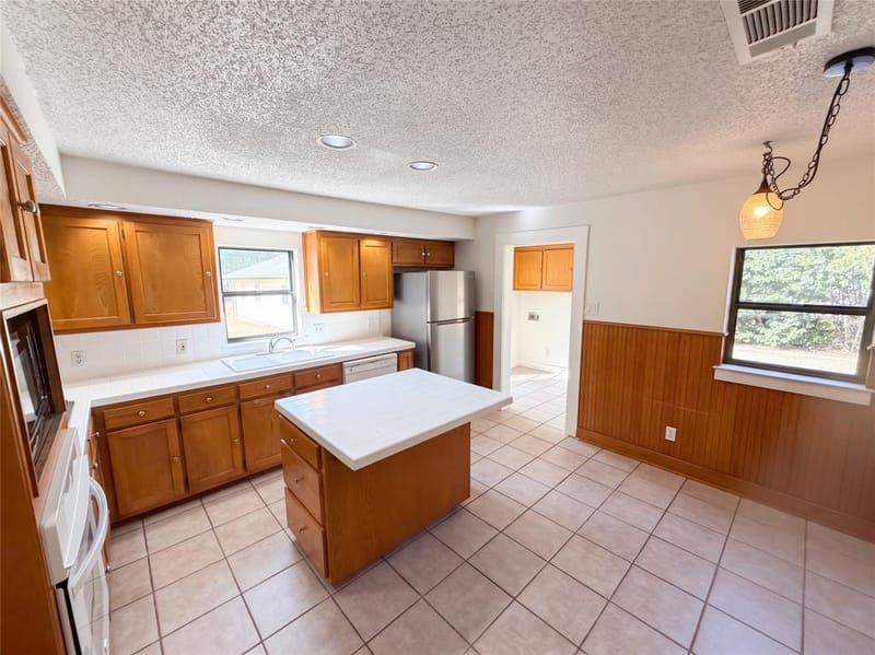 5609 Baylor Avenue, River Oaks TX 76114 - Photo 3