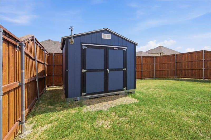 814 Rawlins Drive, Lancaster TX 75146 - Photo 24
