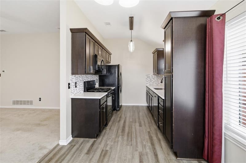 814 Rawlins Drive, Lancaster TX 75146 - Photo 4