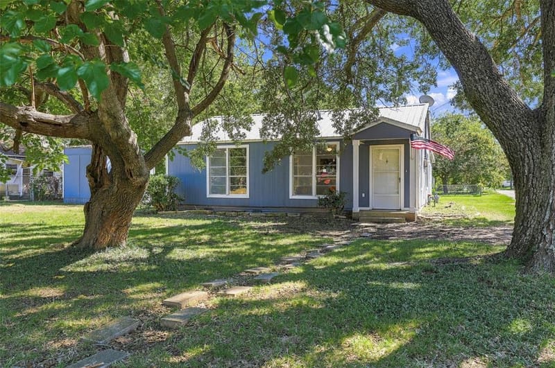 2530 W Elm Street, Denison TX 75020 - Photo 3