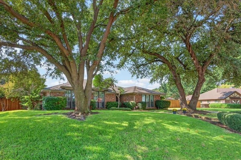 604 Lincoln Court, Arlington TX 76006 - Photo 4